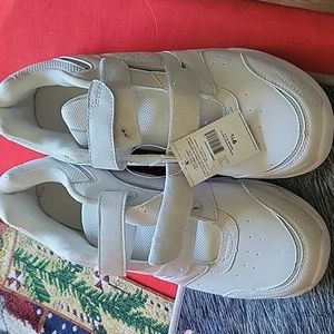 Danskin Now Woman's Size 9.5 Shoes